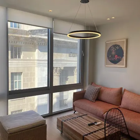 Open Light Apt - Downtown شقة